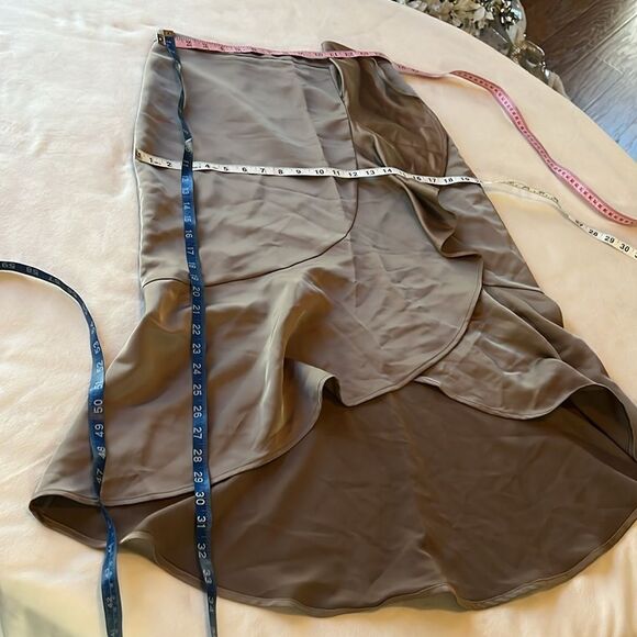 Expressss Skirt Sz 8 Tan Brown Slimming Ruffle Front Side Zipper Midi New Silky - Picture 9 of 9